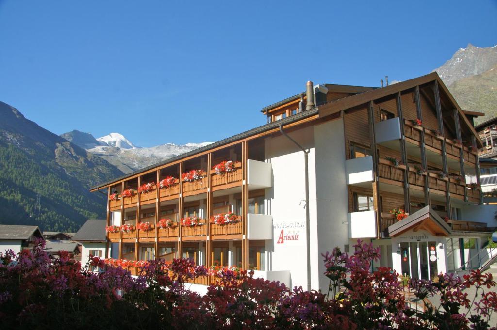 Hotel Artemis Easy Self Check In-out Saas-Fee